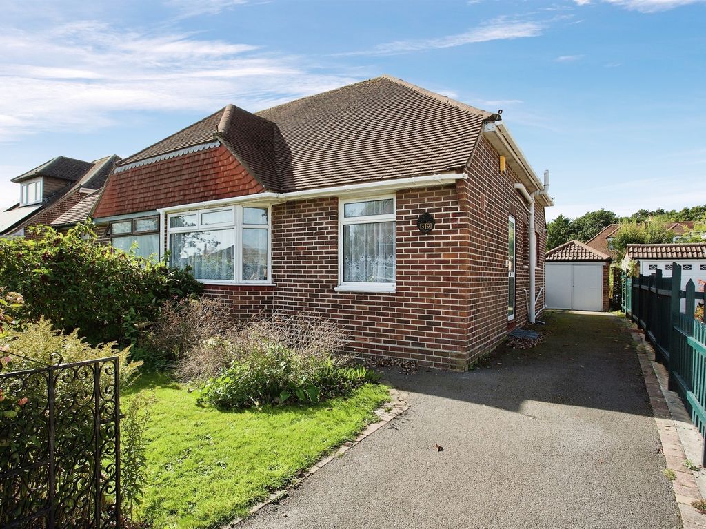 3 bed semidetached bungalow for sale in Coombe Farm Avenue, Fareham