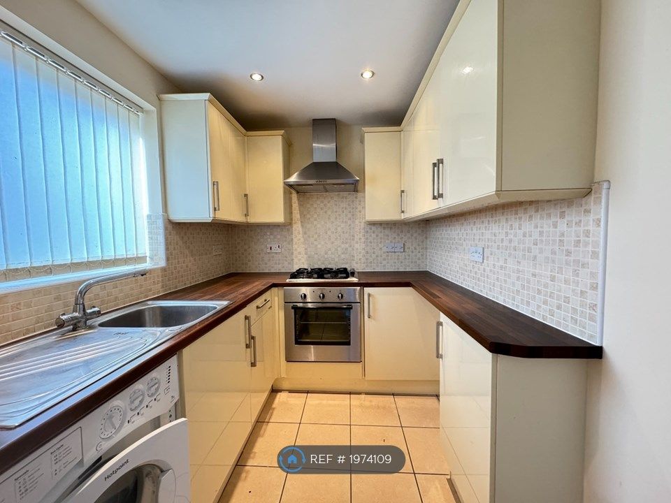 2 bed terraced house to rent in Combe Martin, Furzton, Milton Keynes