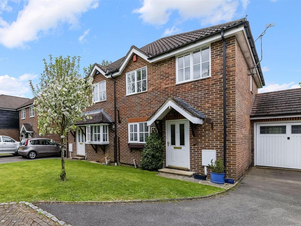 3 bed semidetached house for sale in Corner Farm Close, Tadworth KT20