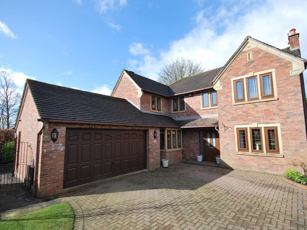 5 bed detached house for sale in Greenmount Close, Greenmount, Bury BL8