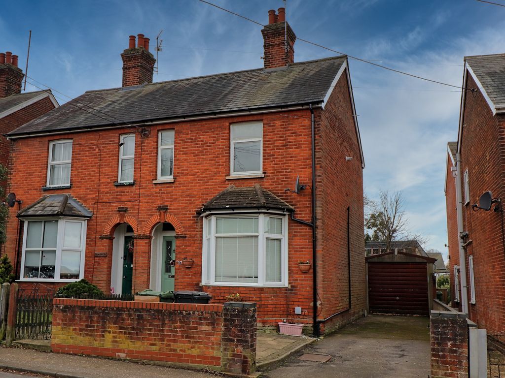 3 bed semidetached house for sale in John Ray Street, Braintree, Essex