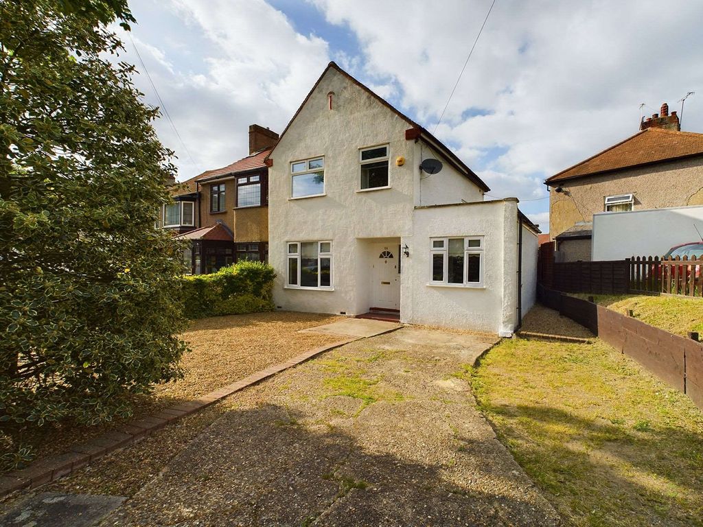 4 bed end terrace house for sale in Bastion Road, London SE2, £475,000