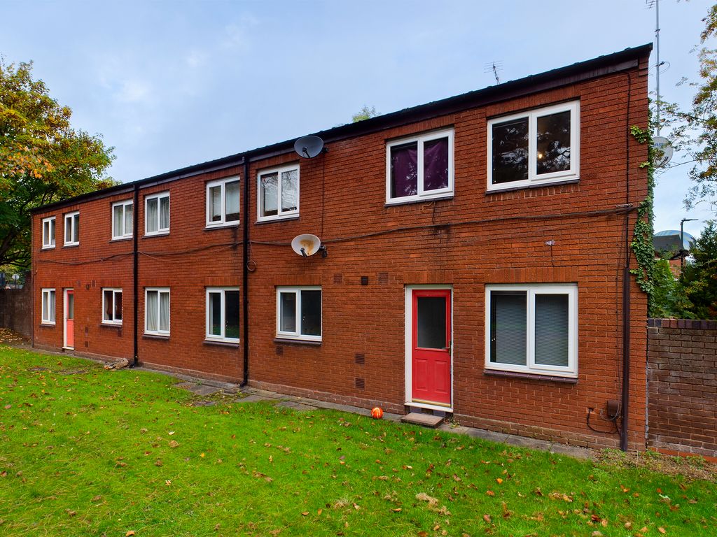 2 bed flat for sale in Lindridge Drive, Minworth, Sutton Coldfield B76