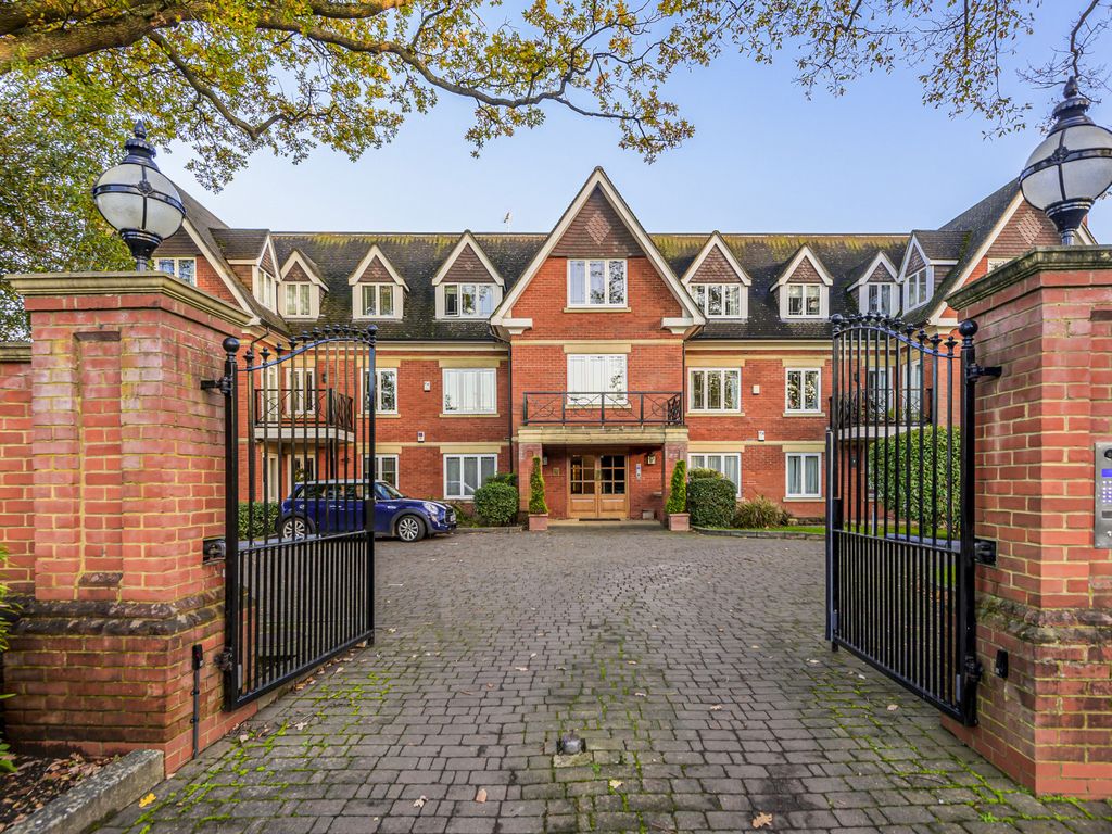 Carrigshaun, Old Avenue, Weybridge KT13  