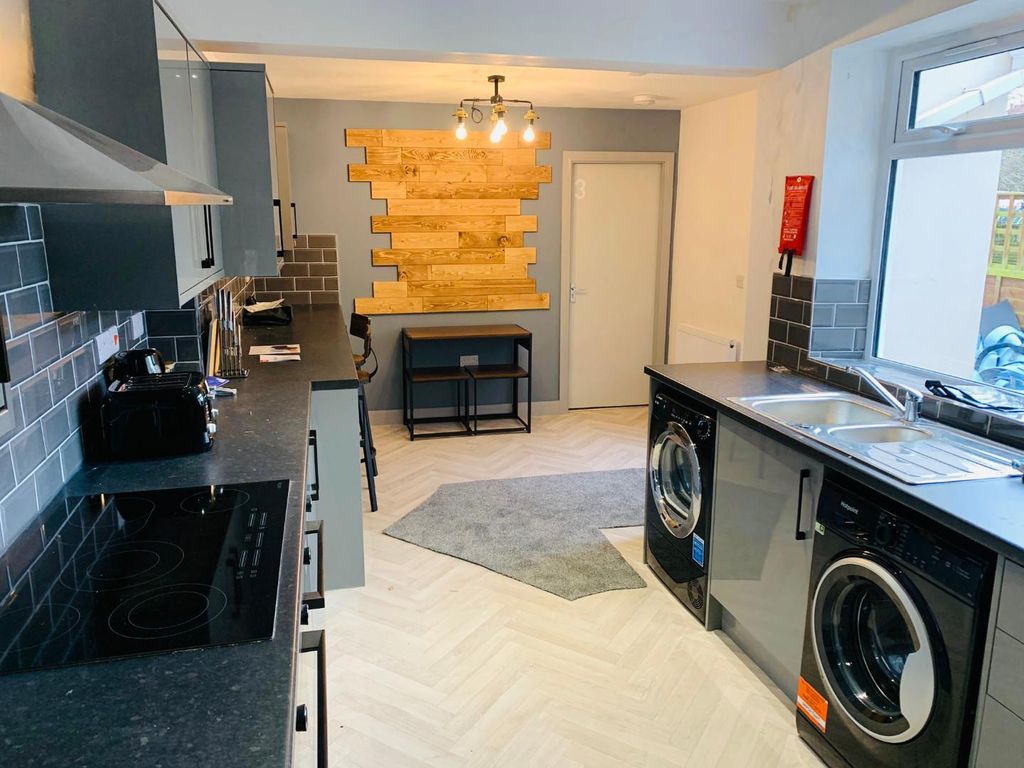 6 bed property to rent in Hanover Street, NewcastleUnderLyme ST5, £