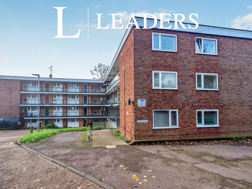 3 bed flat to rent in Belmont Hill, St.Albans AL1 Zoopla