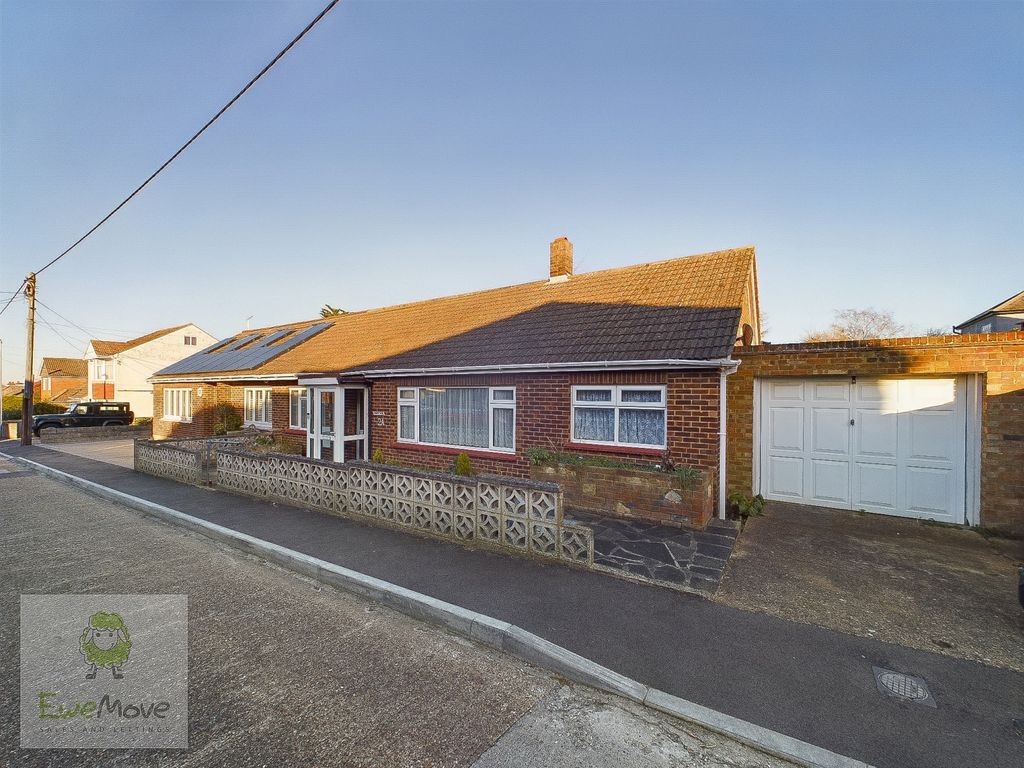 2 bed semidetached bungalow for sale in Lynors Avenue, Strood