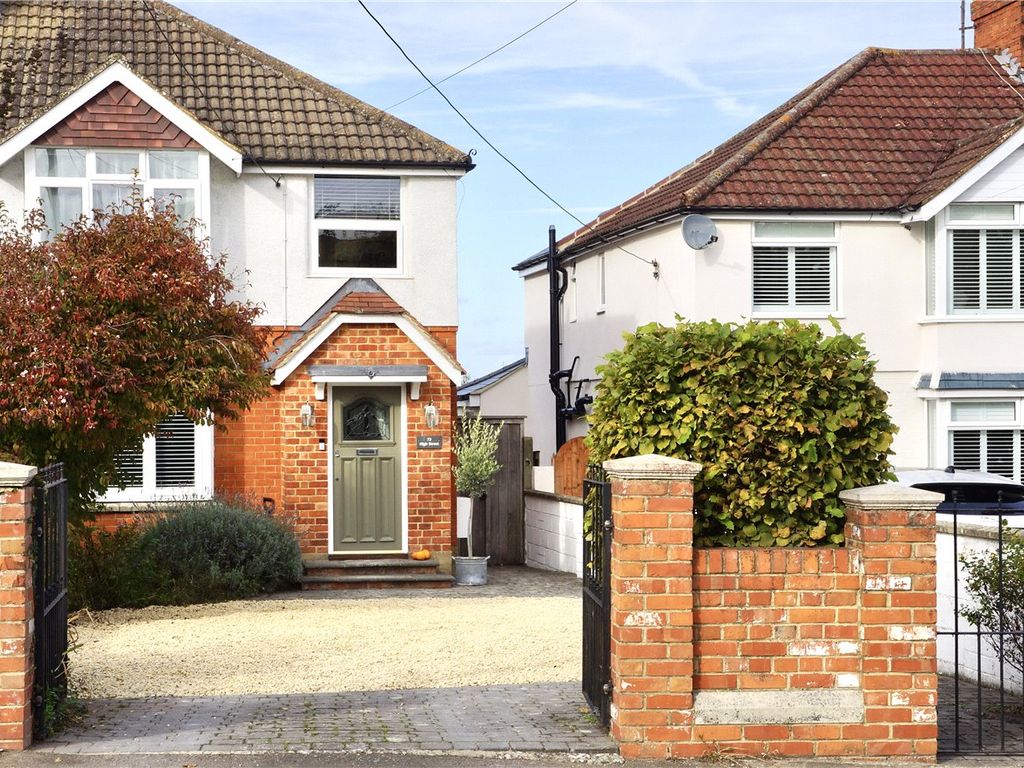4 bed semidetached house for sale in High Street, Wroughton, Wiltshire