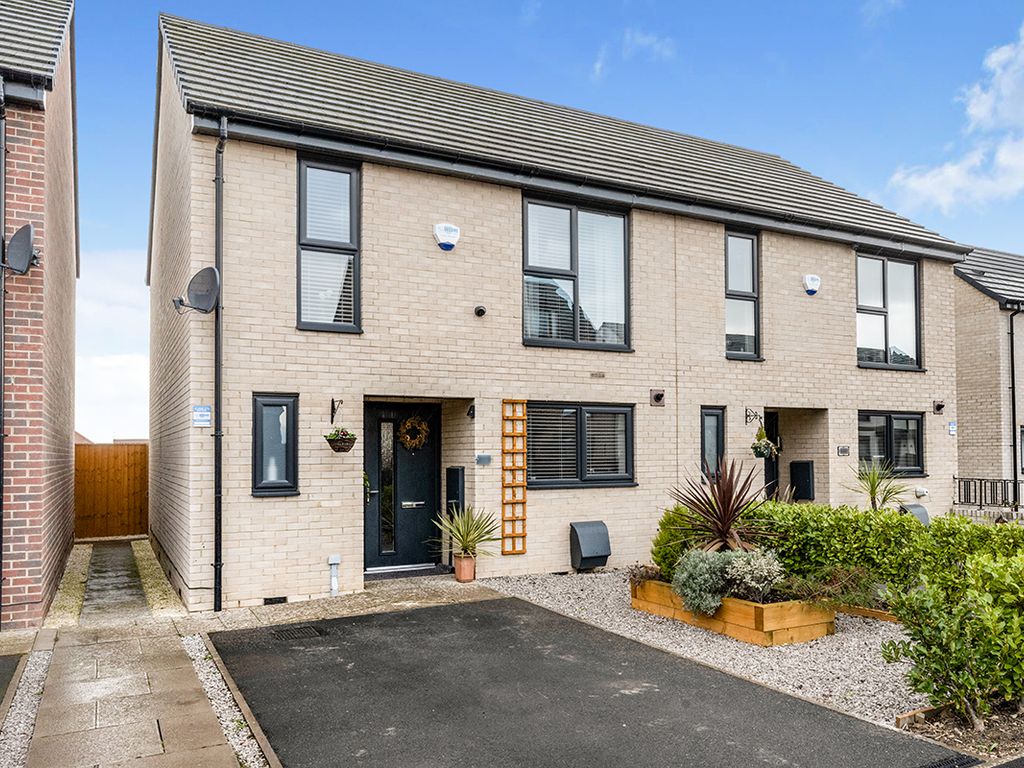 2 bed semidetached house for sale in Airstone Road, Askern, Doncaster