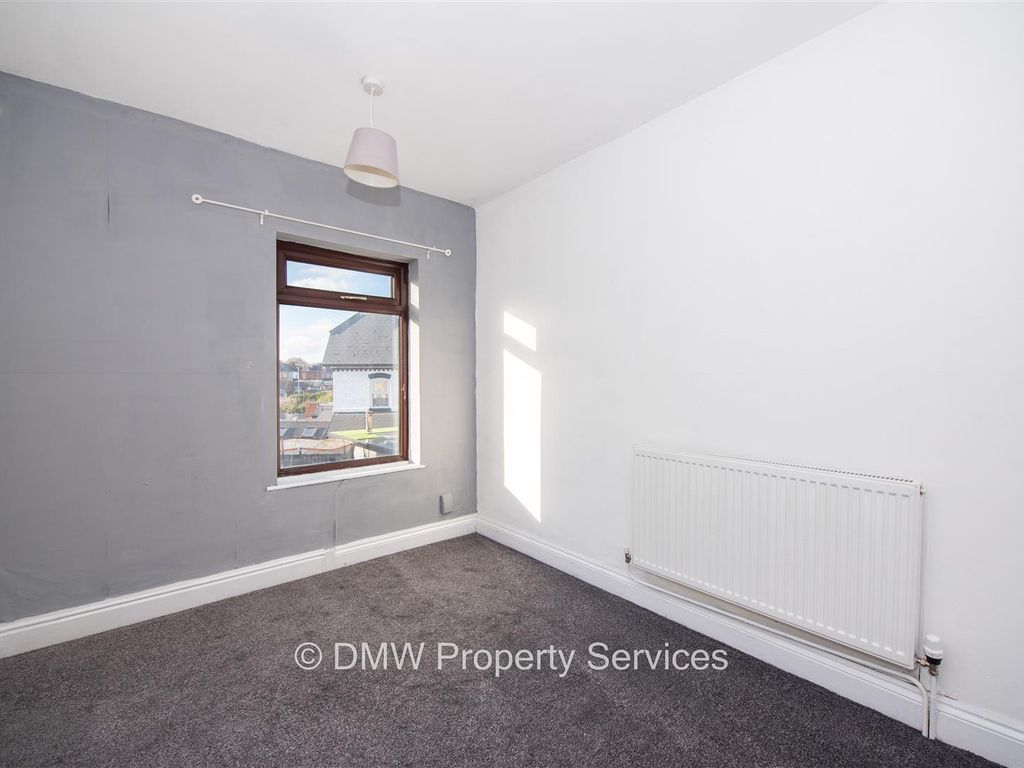 3 bed terraced house to rent in Lynncroft, Eastwood, Nottingham NG16, £