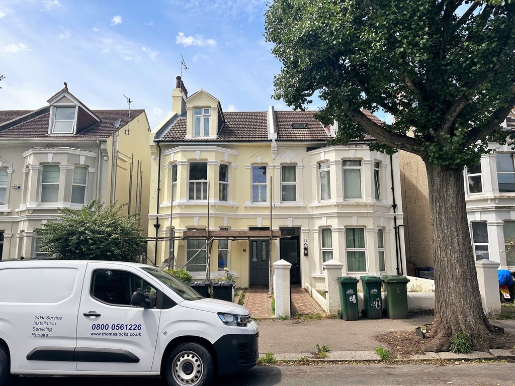 Studio for sale in Westbourne Gardens, Hove BN3, £160,000 Zoopla