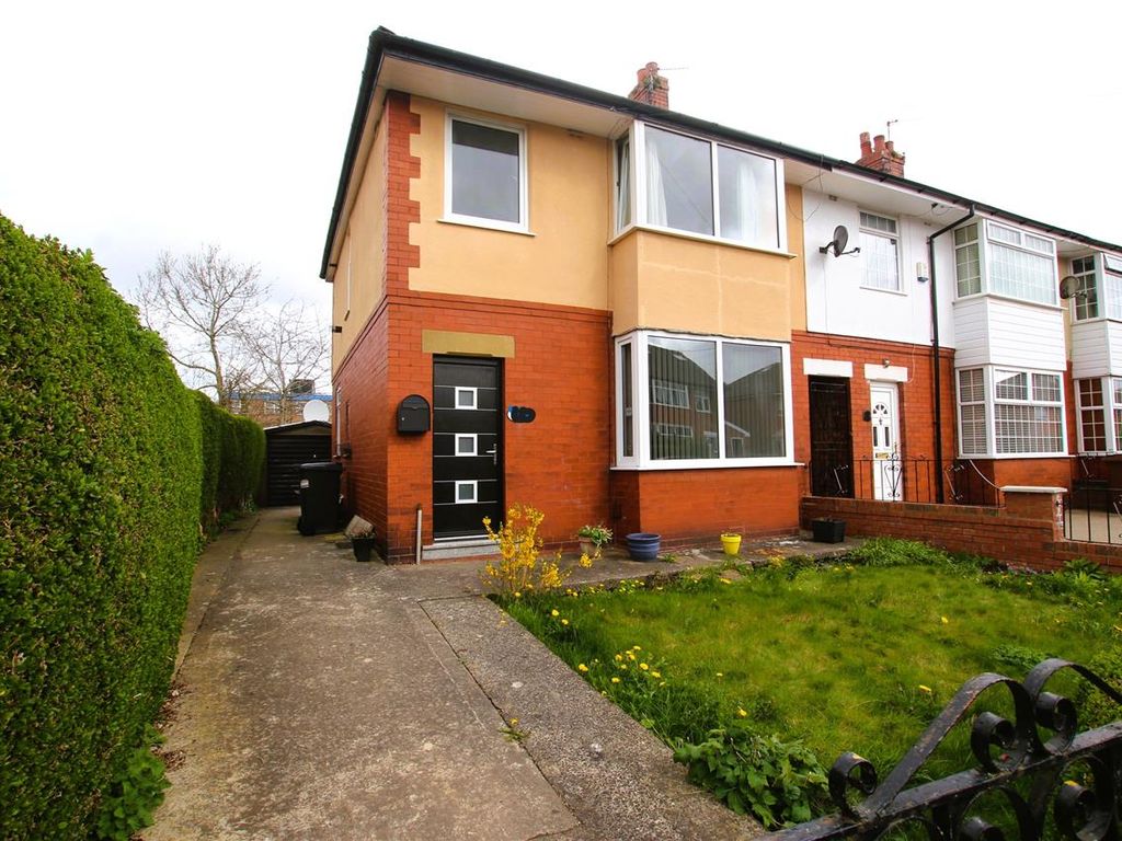 3 bed semidetached house for sale in Malvern Avenue, Frenchwood