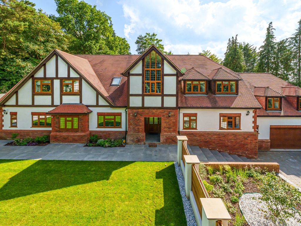 5 bed detached house for sale in Hook Heath Road, Hook Heath, Woking