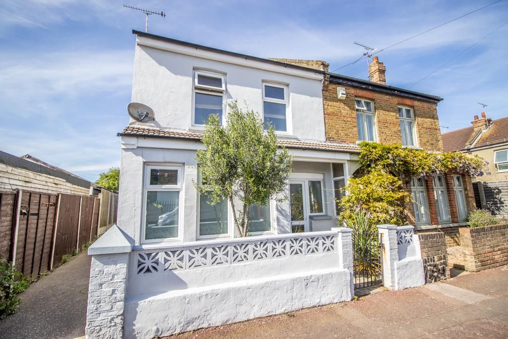 2 bed semidetached house for sale in Waterloo Road, Shoeburyness