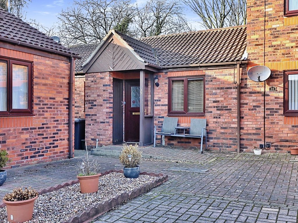 2 bed detached bungalow for sale in Moat Hills Court, Bentley