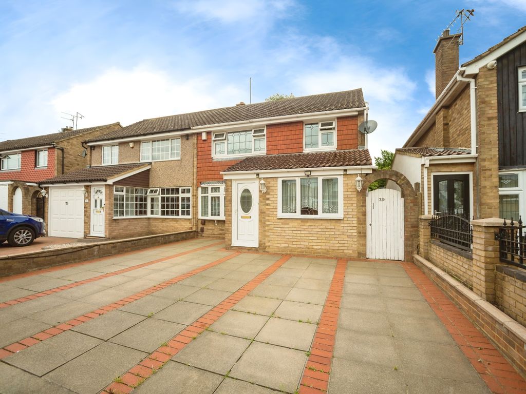4 bed semidetached house for sale in Fleet Road, Gravesend DA11, £