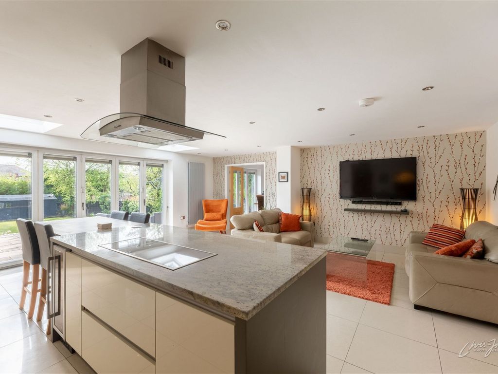 4 bed detached house for sale in Arlington Drive, Woodsmoor, Stockport