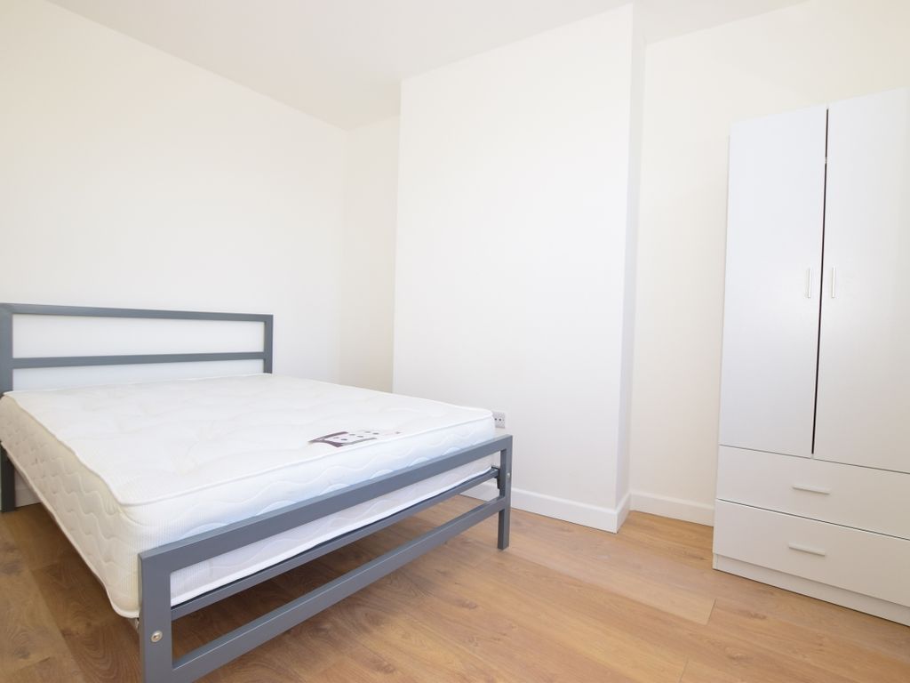 Room to rent in Royal Road, Burgess Hill RH15 Zoopla