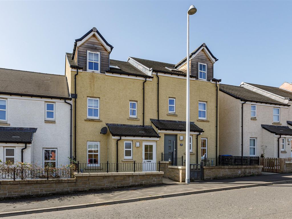 4 bed town house for sale in Knoll Park, Galashiels TD1, £184,500 Zoopla