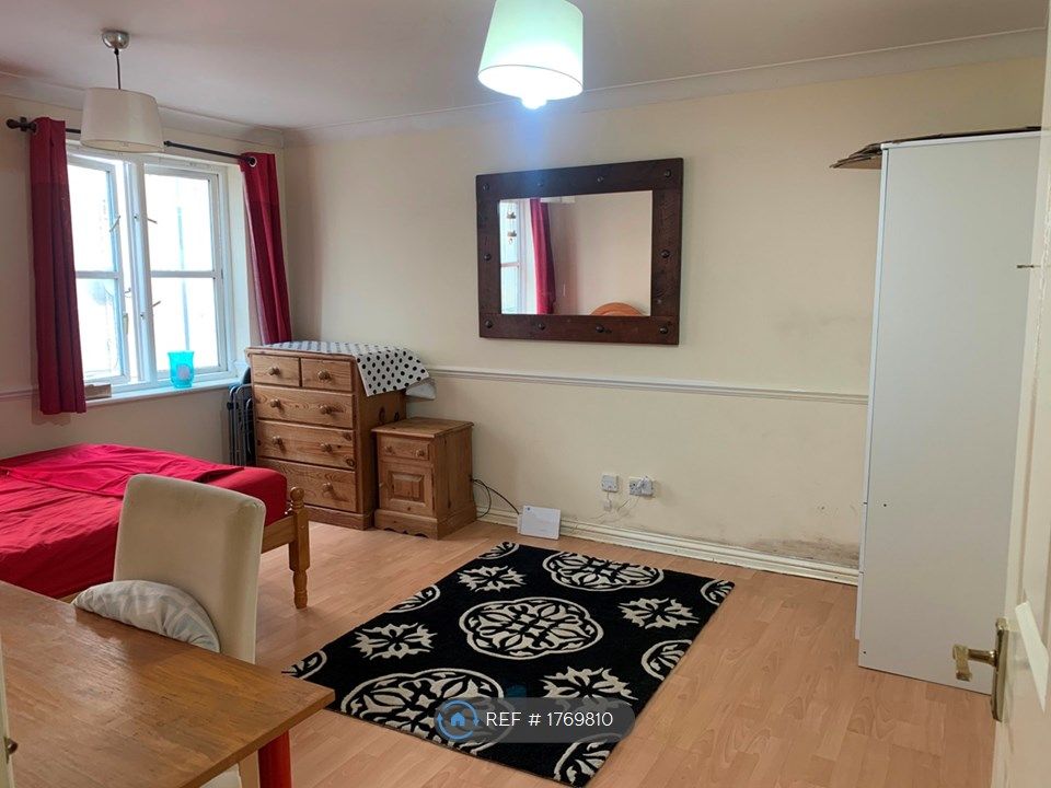 Room to rent in Mile End Road, London E1 Zoopla