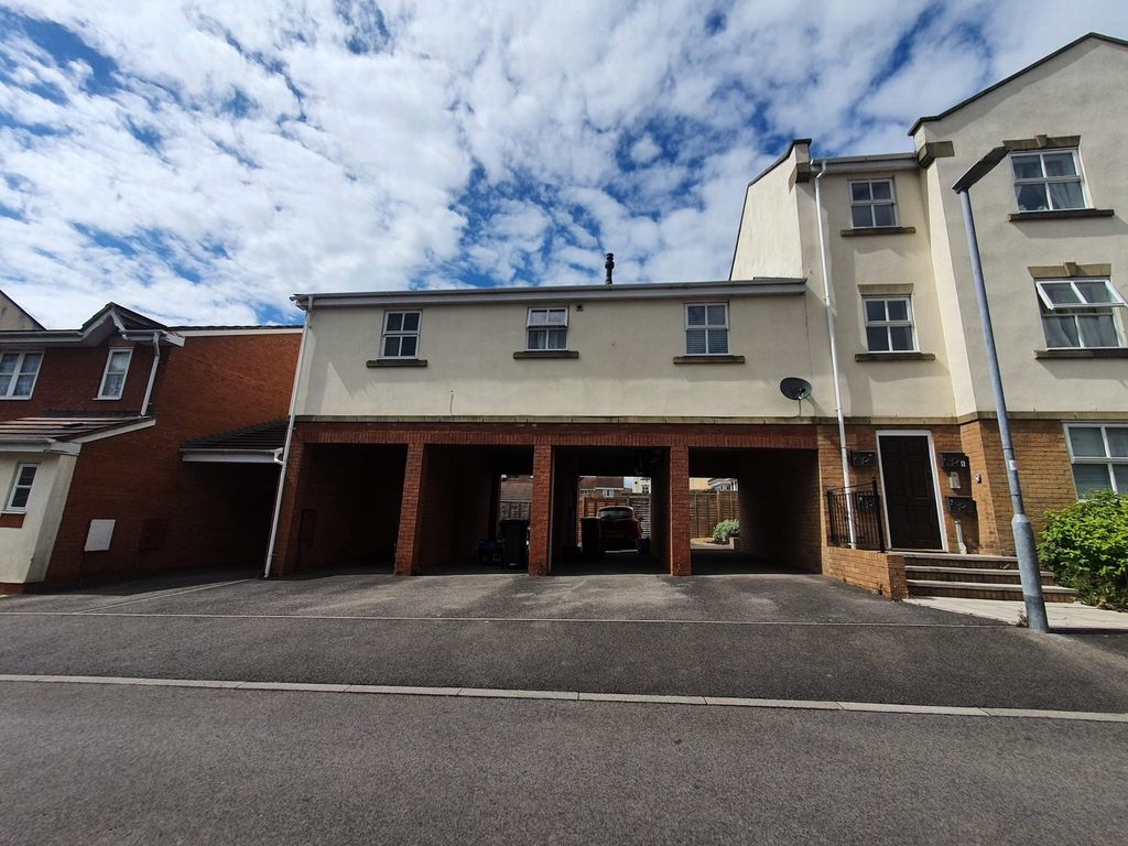 2 bed flat for sale in Ermine Street, Yeovil BA21 Zoopla