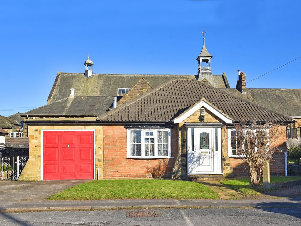 2 bed detached bungalow for sale in Avenue Close, Harrogate HG2, £