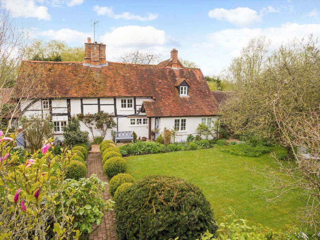 4 bed detached house for sale in Hungerford Lane, Shurlock Row, Reading