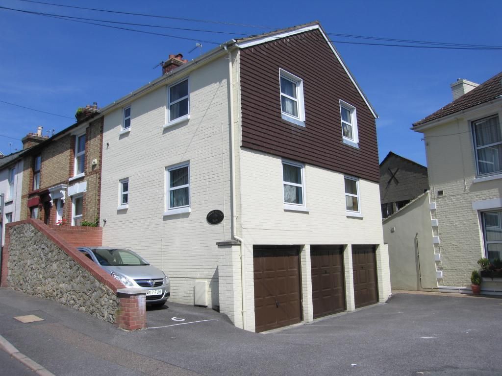 1 bed flat to rent in Bower Street, Maidstone ME16, £850 pcm Zoopla