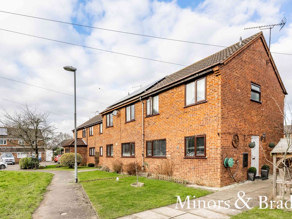 3 bed semidetached house for sale in Neville Road, Sutton, Norwich