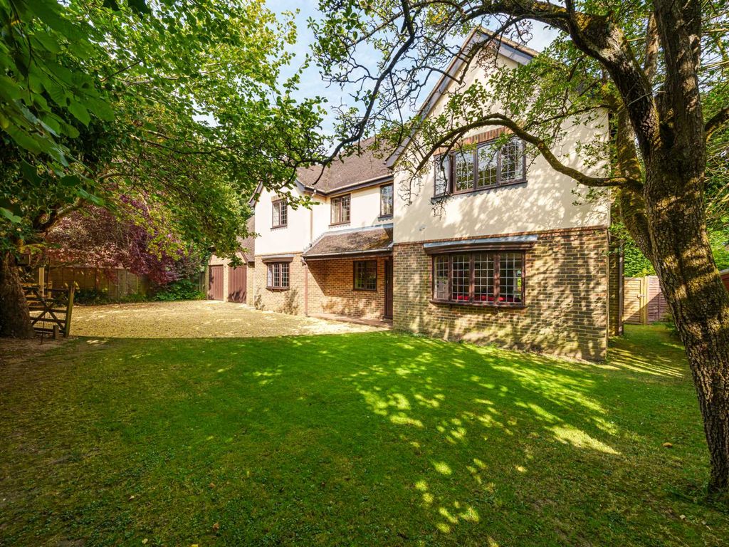 5 bed detached house for sale in Croft Road, Wokingham RG40, £1,000,000