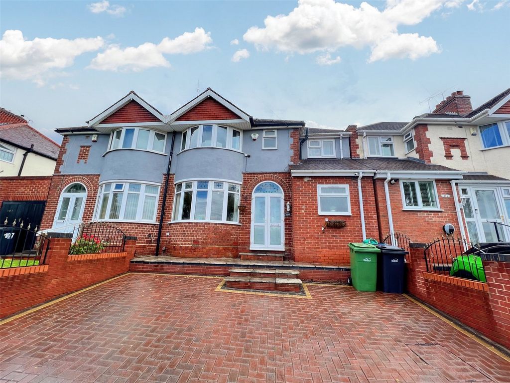 5 bed semidetached house for sale in Kingswinford Road, Dudley, West