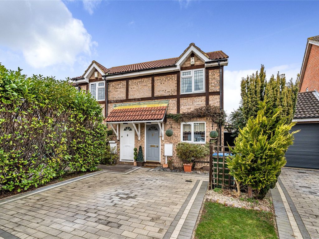 2 bed terraced house for sale in West Molesey, Surrey KT8, £400,000