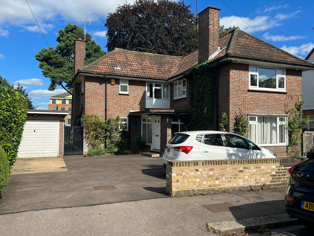 4 bed detached house to rent in Monmouth Road, Watford WD17, £1,800 pcm