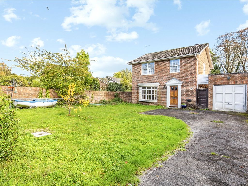 4 bed detached house for sale in Stavely Gardens, Chichester PO19 Zoopla