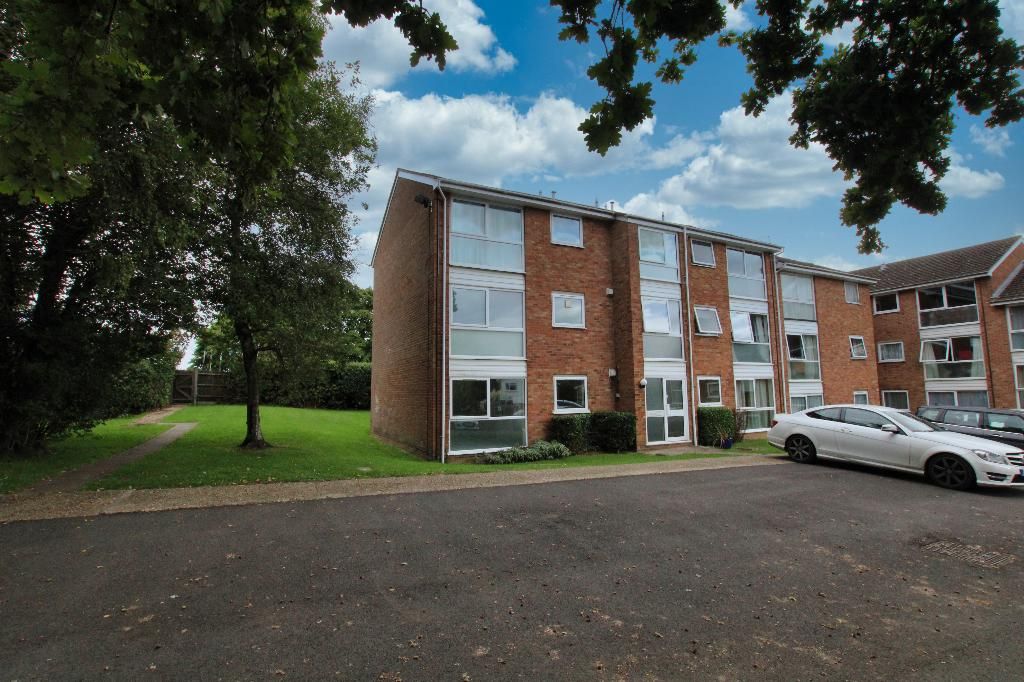 2 bed flat for sale in Fairview Gardens, Farnham GU9 Zoopla