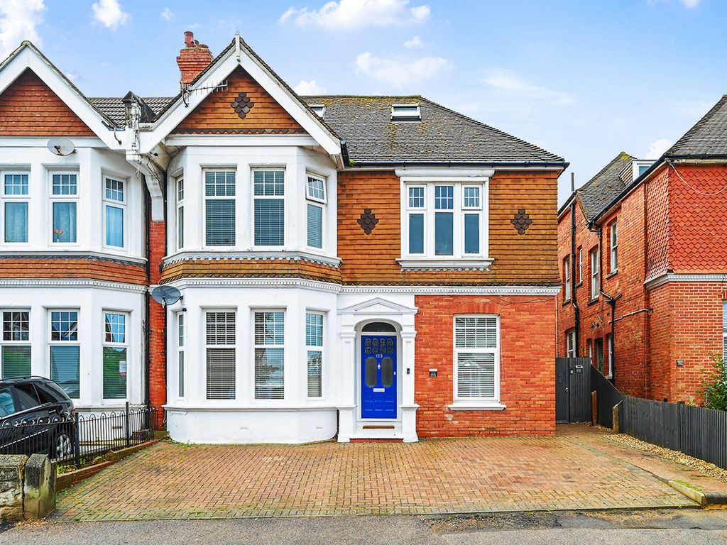 8 bed semidetached house for sale in Dorset Road, BexhillOnSea TN40