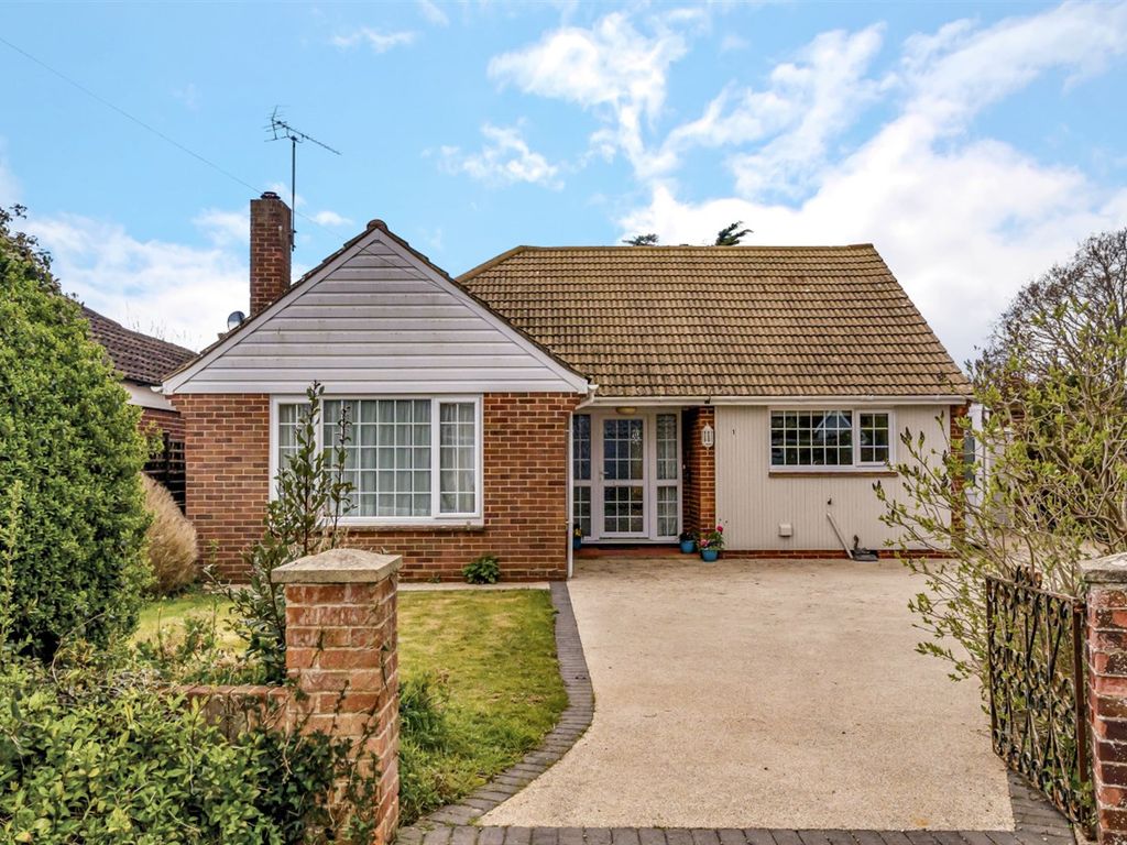 2 bed detached bungalow for sale in Pine Walk, Aldwick, Bognor Regis