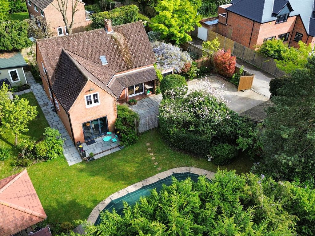 4 bed detached house for sale in Robin Hood Lane, Winnersh, Wokingham, Berkshire RG41, £950,000