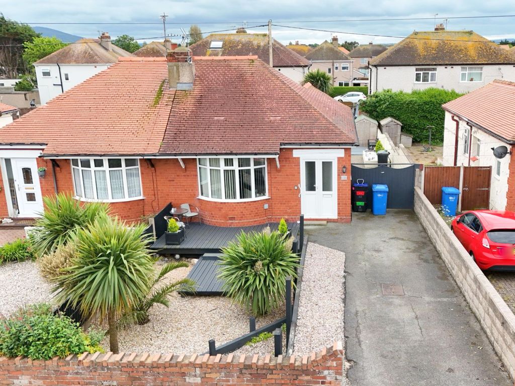 2 bed bungalow for sale in Rhyl Coast Road, Rhyl LL18, £165,000 Zoopla