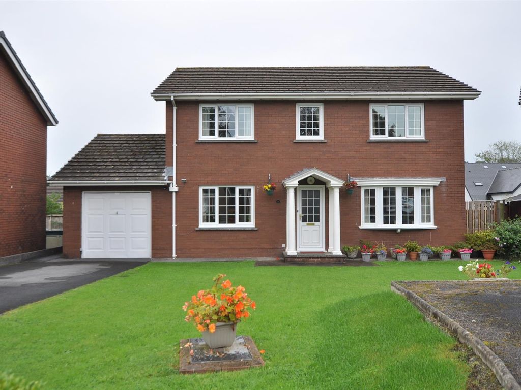 4 bed property for sale in Brithdir, Llangunnor, Carmarthen SA31, £