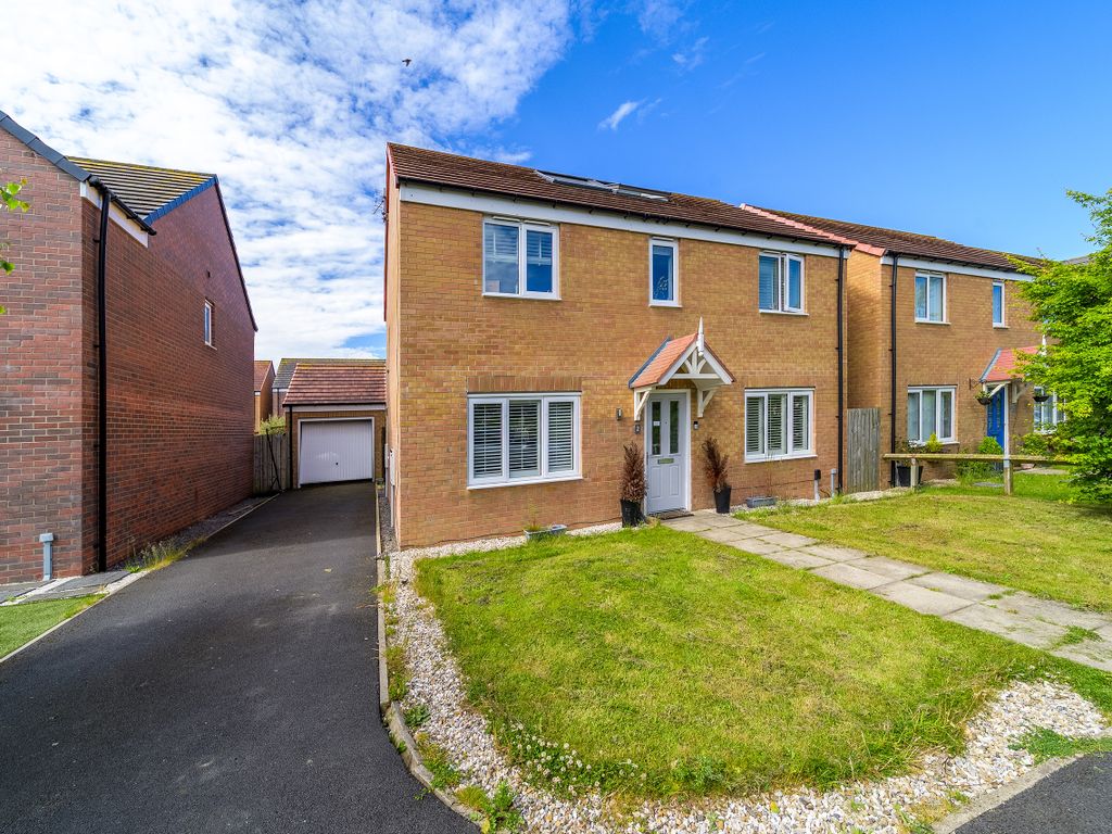 5 bed detached house for sale in Alnwick Way, Amble, Northumberland