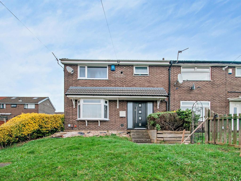 3 bed end terrace house for sale in Gamble Hill Place, Bramley, Leeds