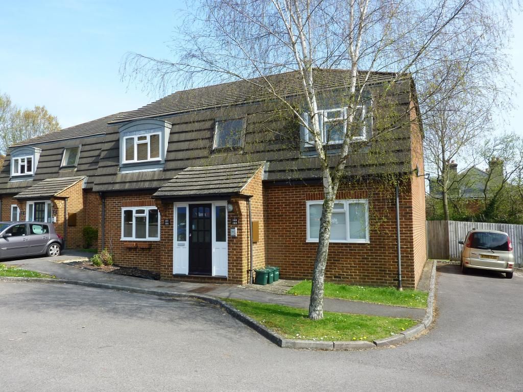 1 bed flat to rent in The Chantrys, Farnham GU9 Zoopla