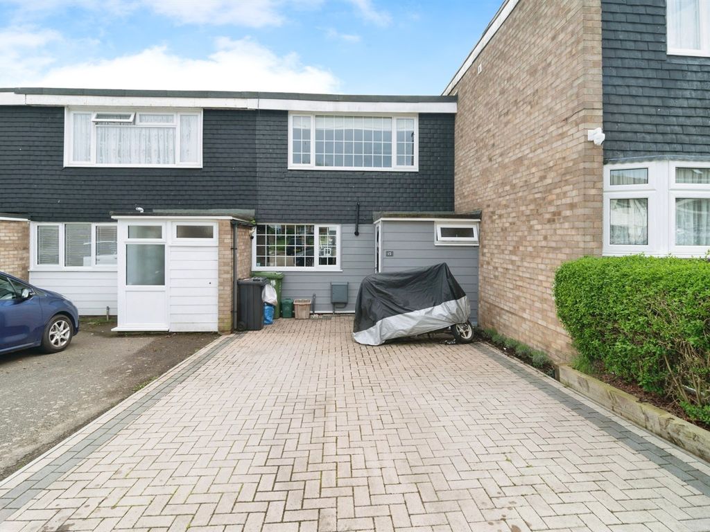 3 bed terraced house for sale in Cleveland Road, Basildon SS14, £