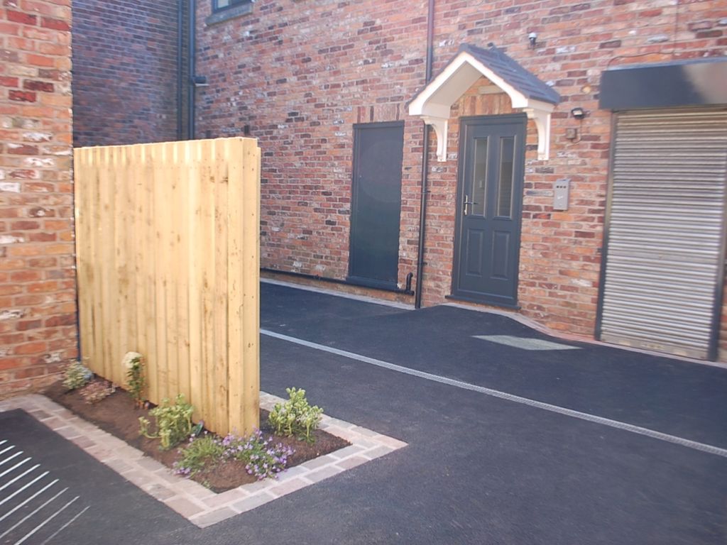1 bed flat to rent in Wood Street, AshtonUnderLyne, Lancashire OL6