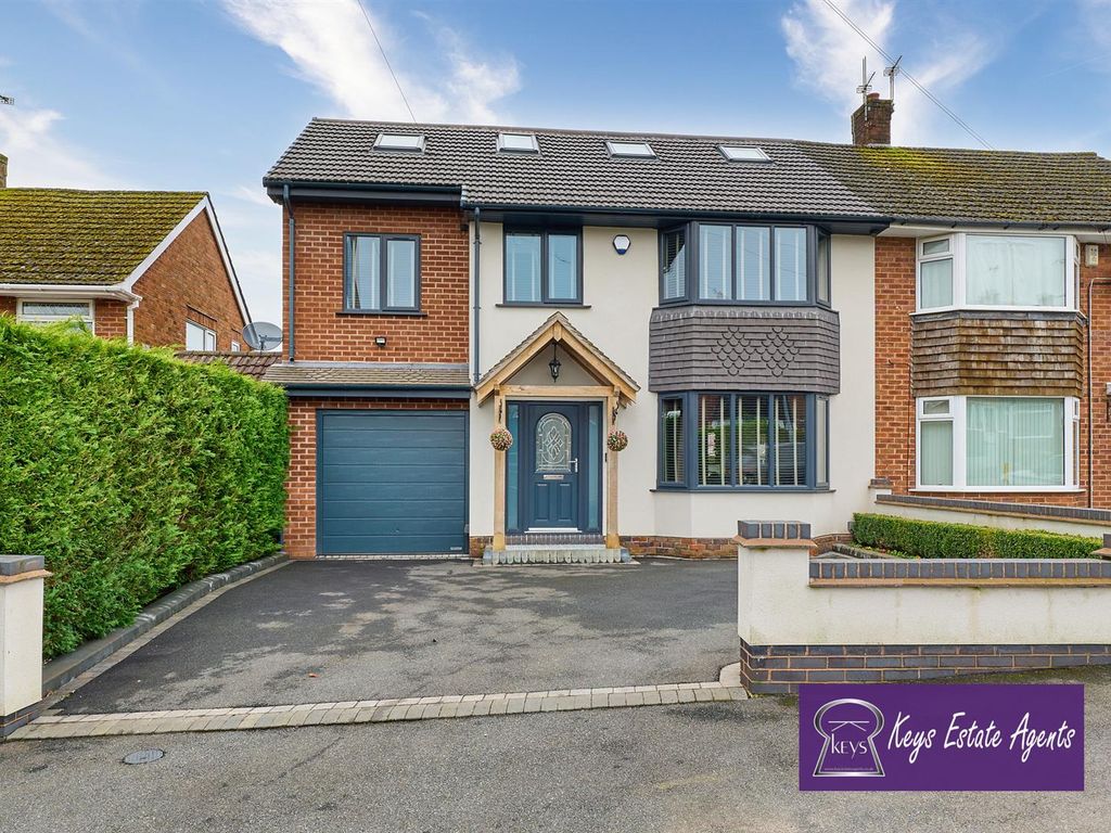 4 bed semidetached house for sale in Portland Drive, Forsbrook, Stoke