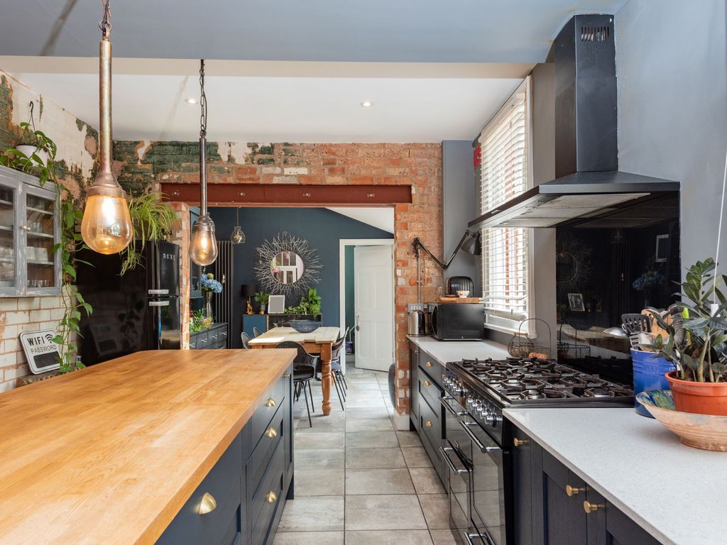 Cross Road Clarendon Park Leicester LE2  