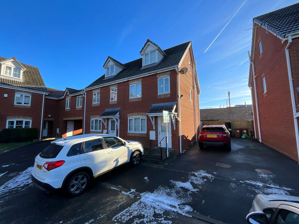 3 bed semidetached house for sale in Chandlers Way, Sutton Manor, St