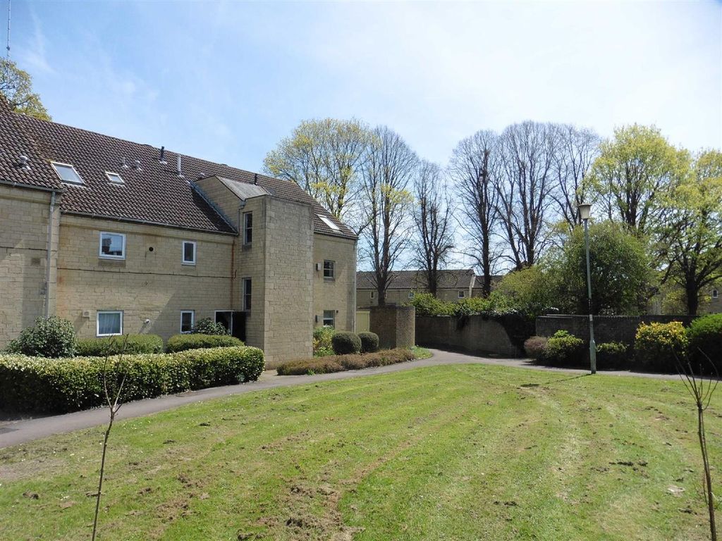 1 bed flat to rent in Field View, Chippenham SN15, £775 pcm Zoopla