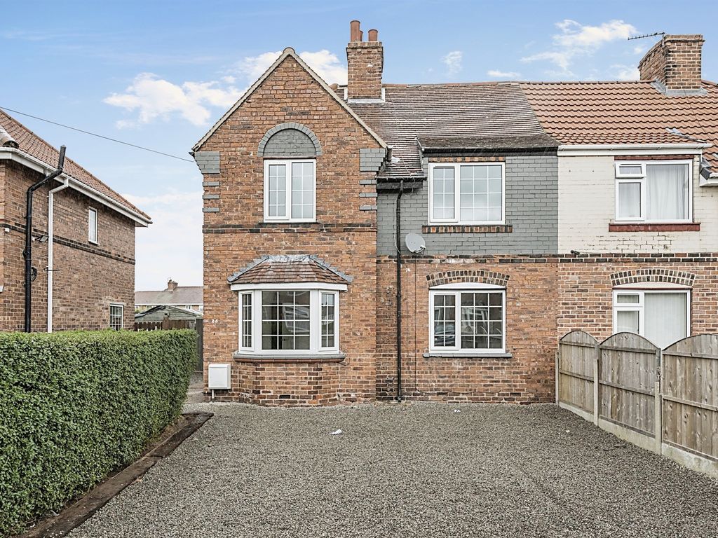 3 bed semidetached house for sale in Essex Road, Bircotes, Doncaster